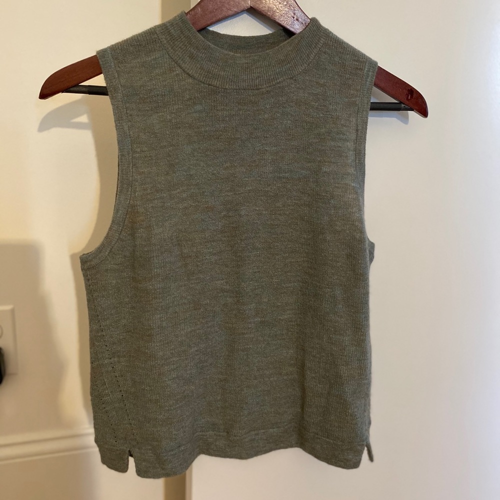 Aritzia green top